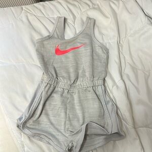 Nike girls 24m romper